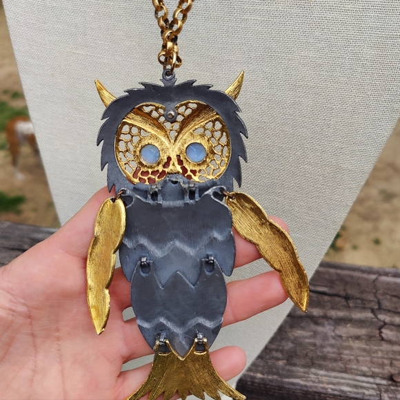 🦉 Vintage 1960s Articulated Owl Pendant Necklace With Blue Moonglow Eyes - Picture 7 of 12